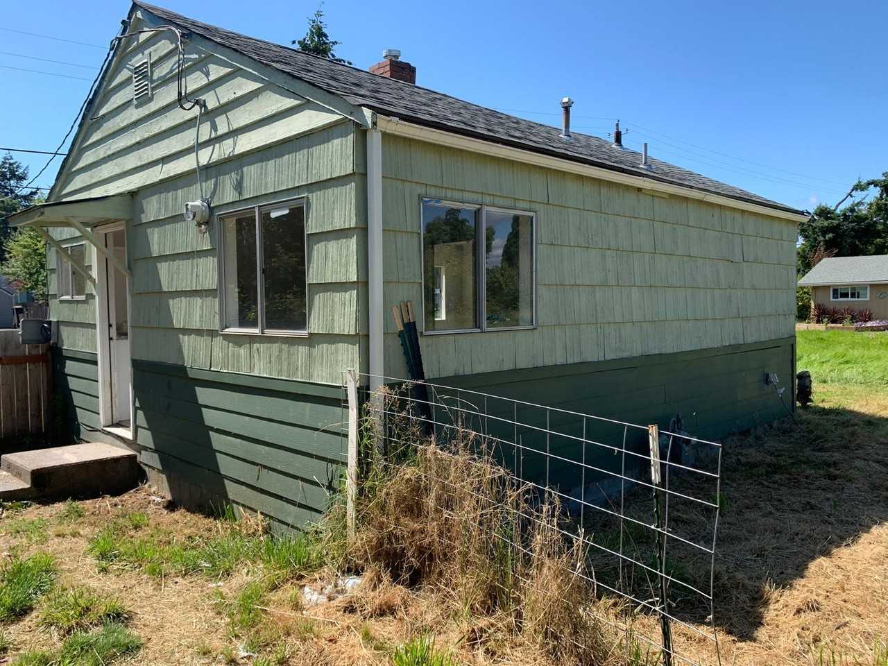 2425 Sw Pickford St - Photo 2 of 17
