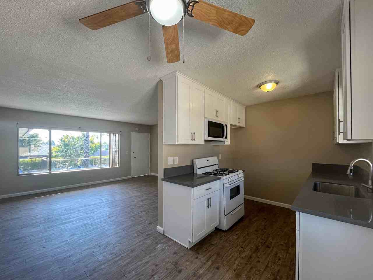 1828 W Glen Ave - Photo 4 of 16