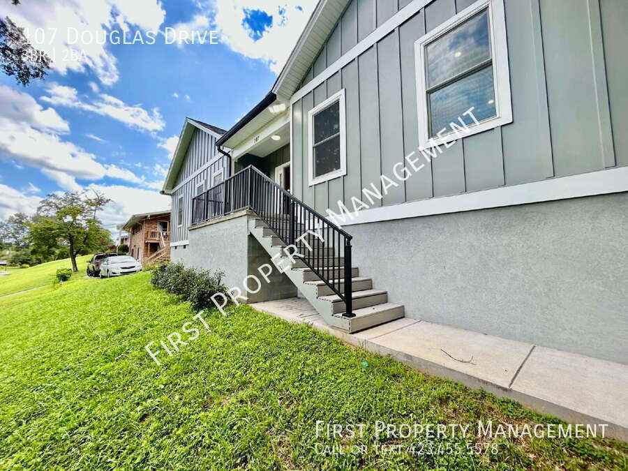 107 Douglas Dr - Photo 2 of 27