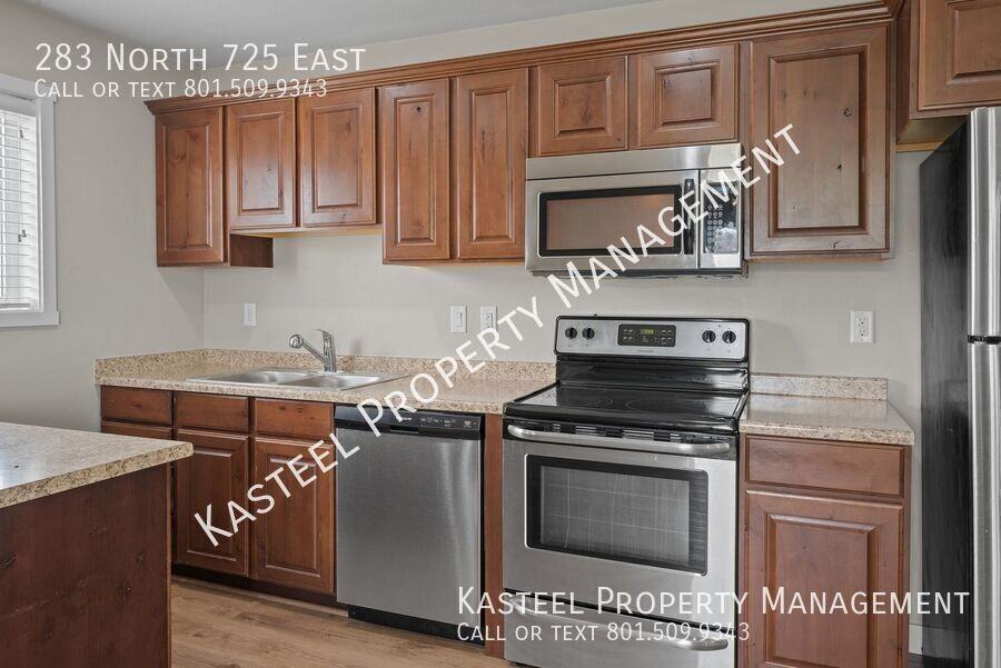 283 N 725 E - Photo 3 of 37