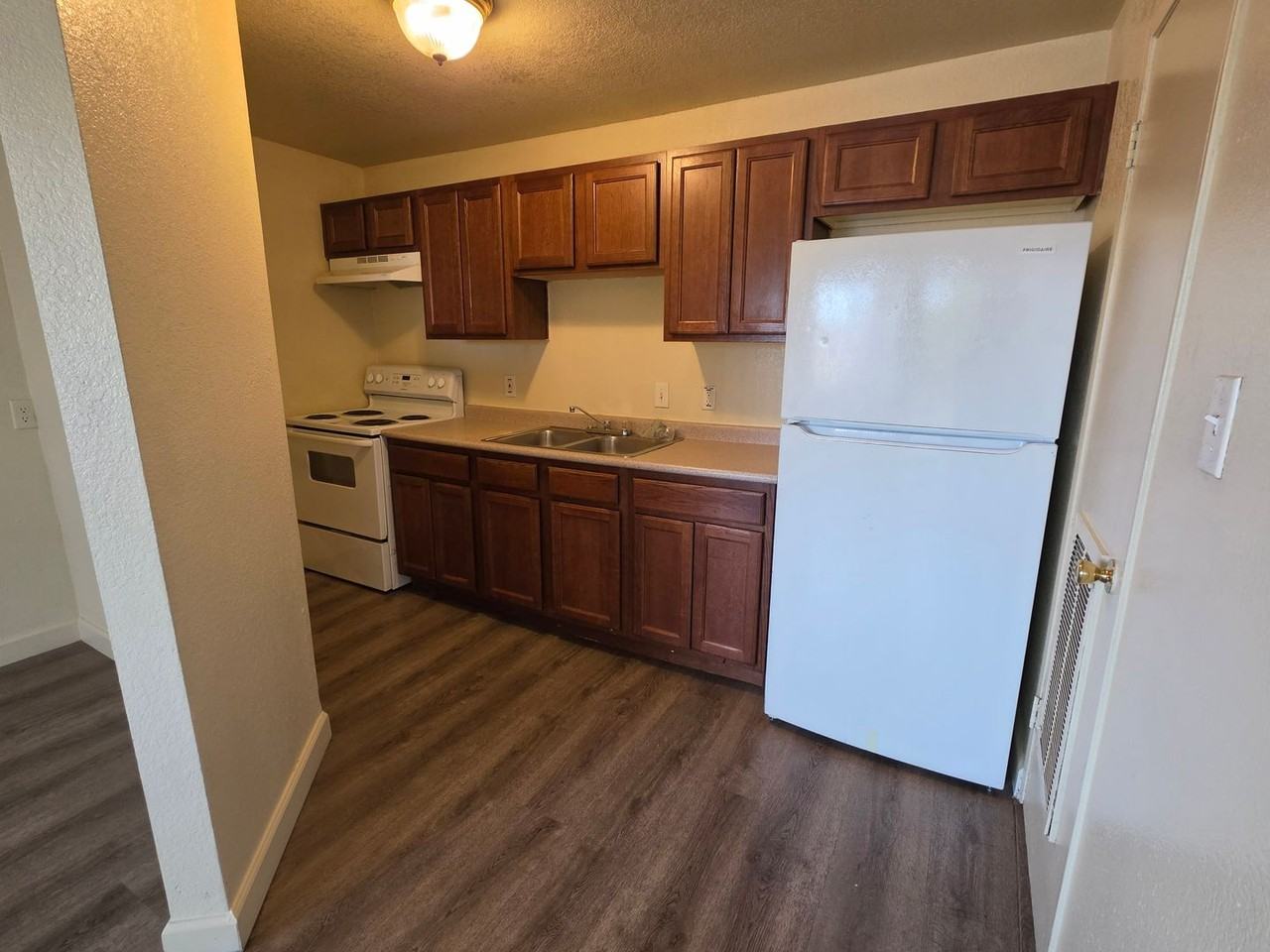 3712 Royal Crest St #5 - Photo 2 of 5