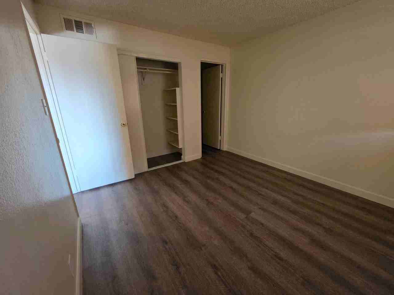 3712 Royal Crest St #5 - Photo 3 of 5