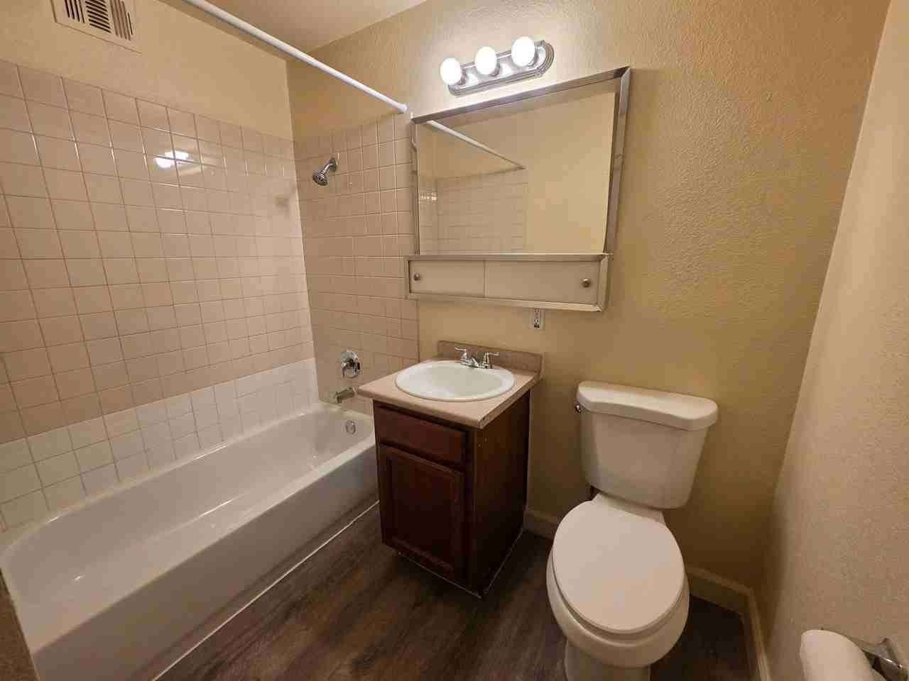 3712 Royal Crest St #5 - Photo 4 of 5