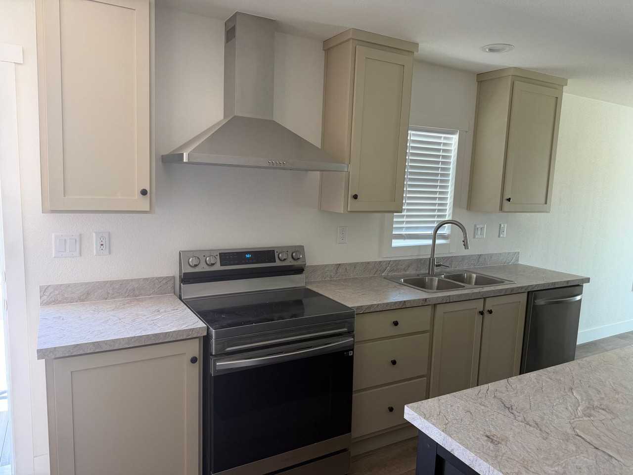 5030 Denning St - Photo 3 of 18