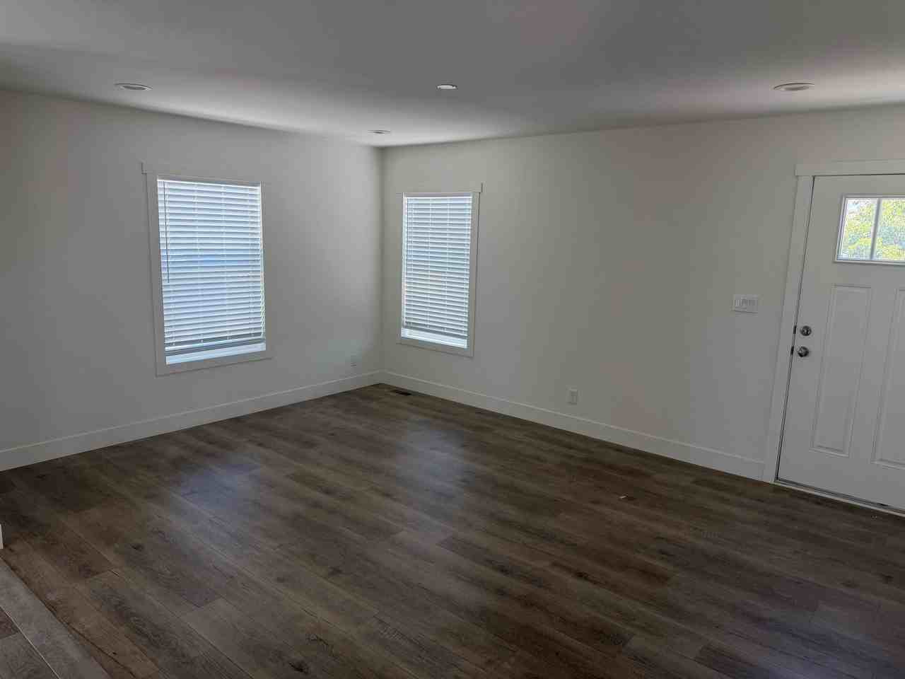5030 Denning St - Photo 7 of 18