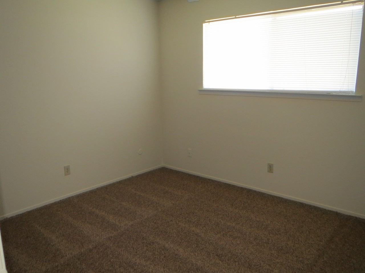 3382 Claremont Ave - Photo 5 of 7