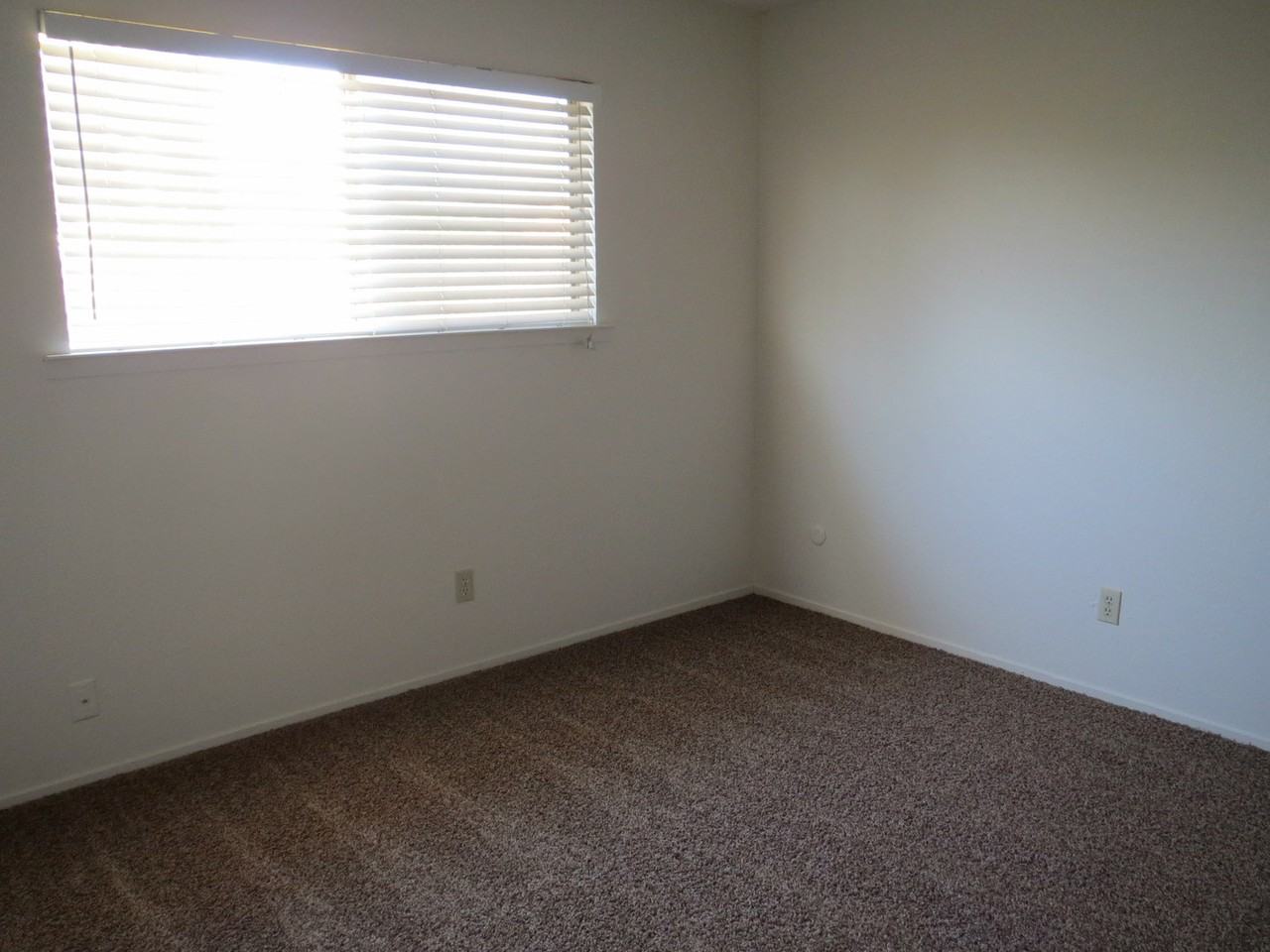 3382 Claremont Ave - Photo 6 of 7