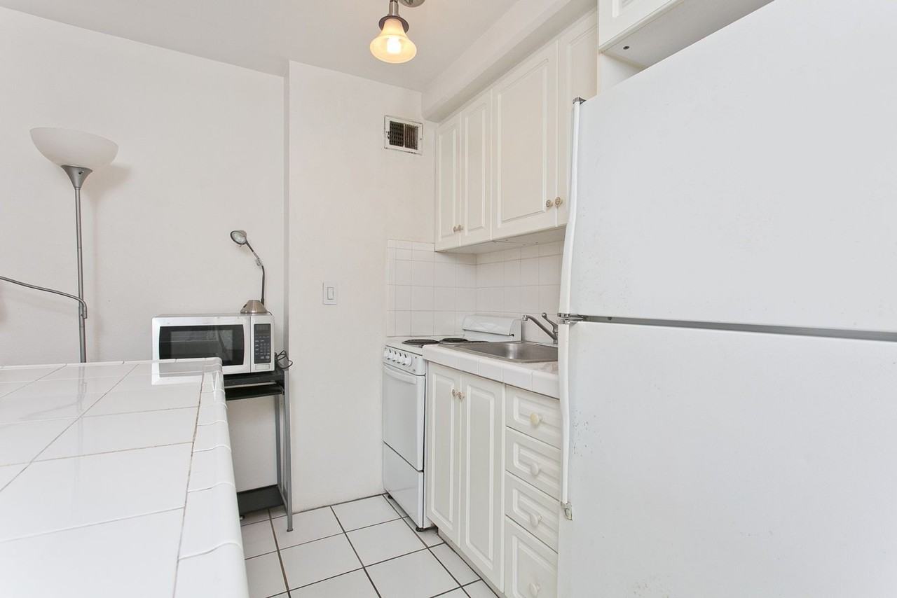 445 Kaiolu St - Photo 4 of 9