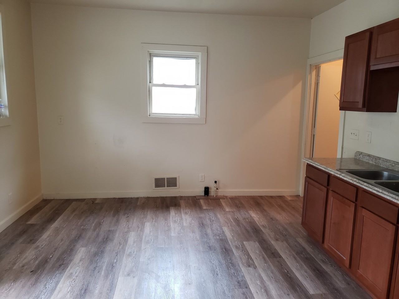 1617 Hamilton St - Photo 3 of 15