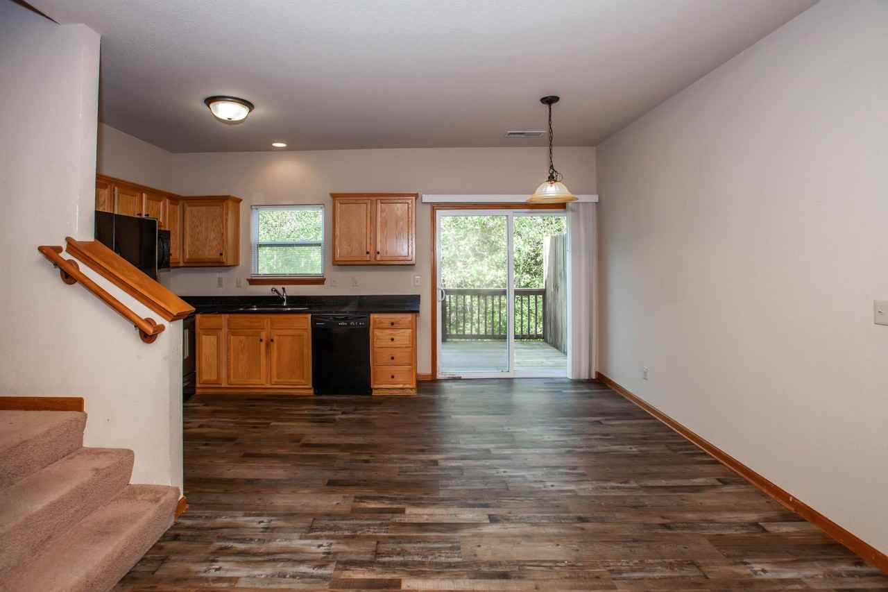 724 Oakbrook Pl - Photo 2 of 16