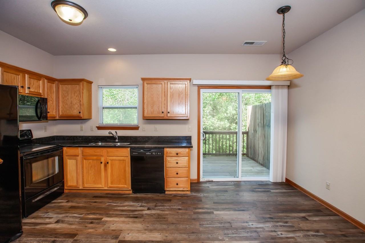 724 Oakbrook Pl - Photo 4 of 16