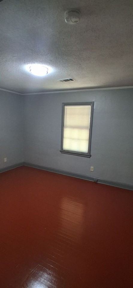 512 S Parkway E - Photo 7 of 10