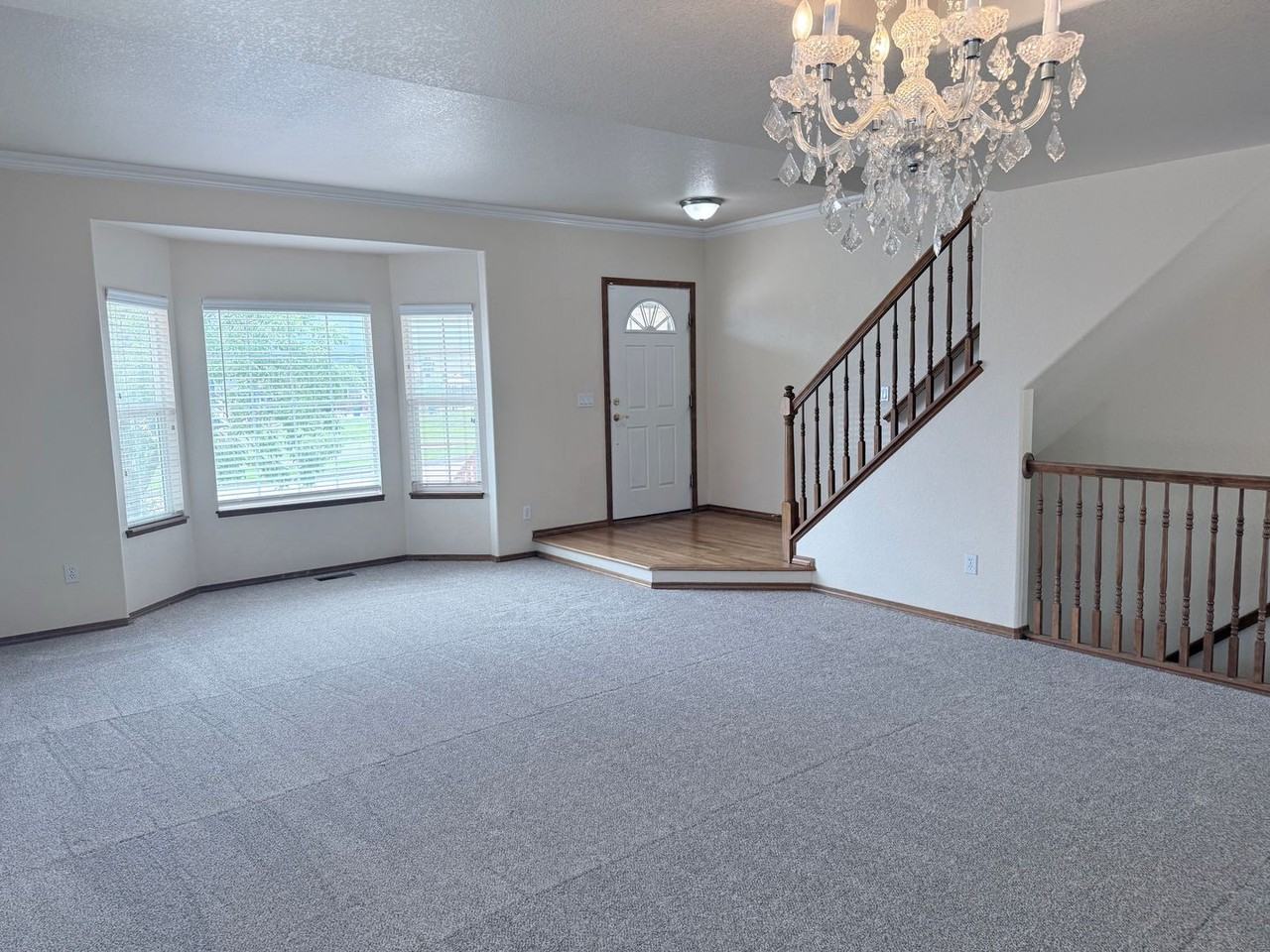 7492 Amberly Dr - Photo 4 of 29