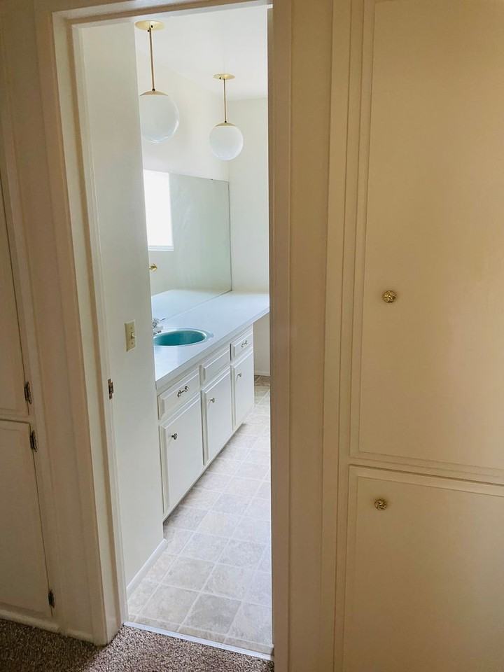 469 Kern Ave - Photo 5 of 28
