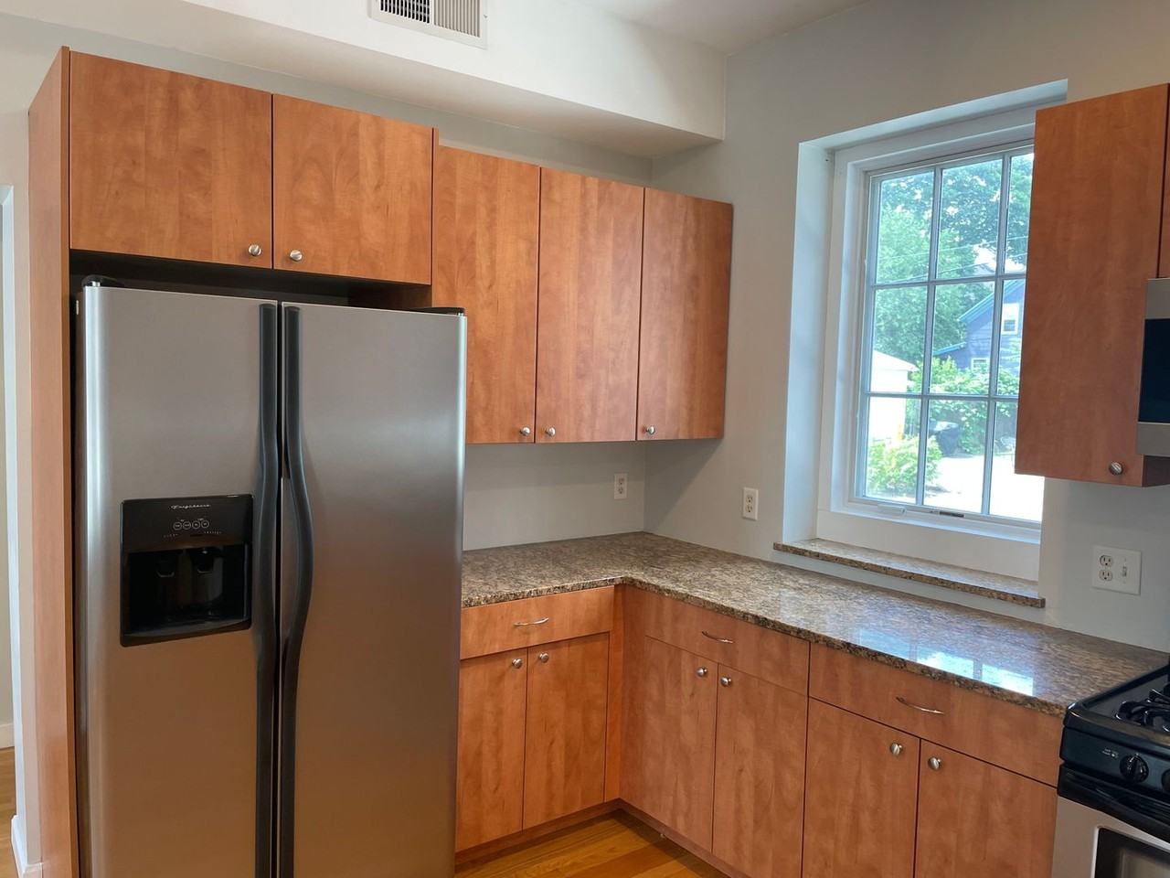 1488 Westminster St - Photo 4 of 26
