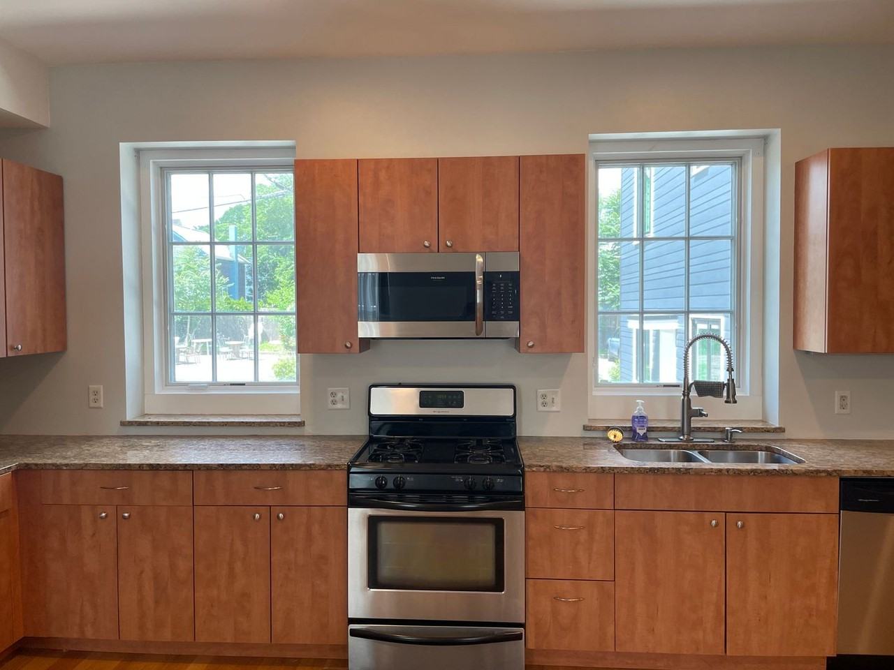 1488 Westminster St - Photo 5 of 26