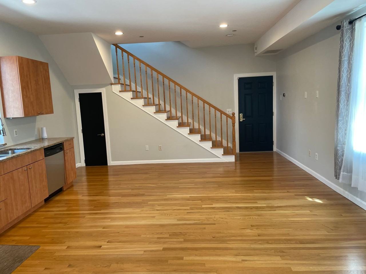 1488 Westminster St - Photo 6 of 26