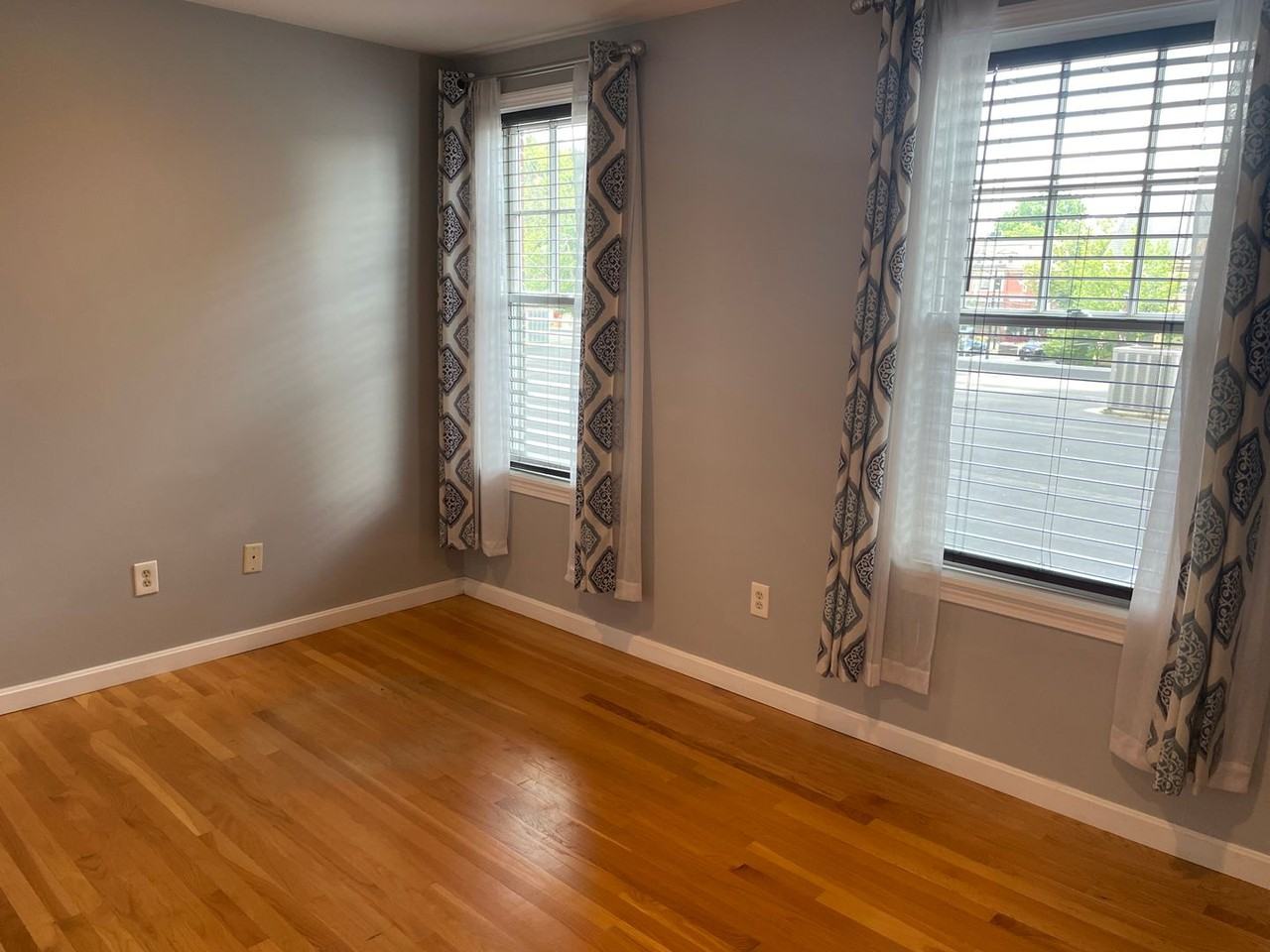 1488 Westminster St - Photo 2 of 26