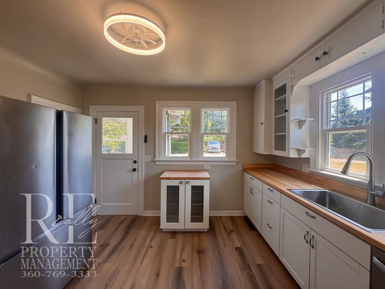 1005 Sidney Ave - Photo 4 of 40