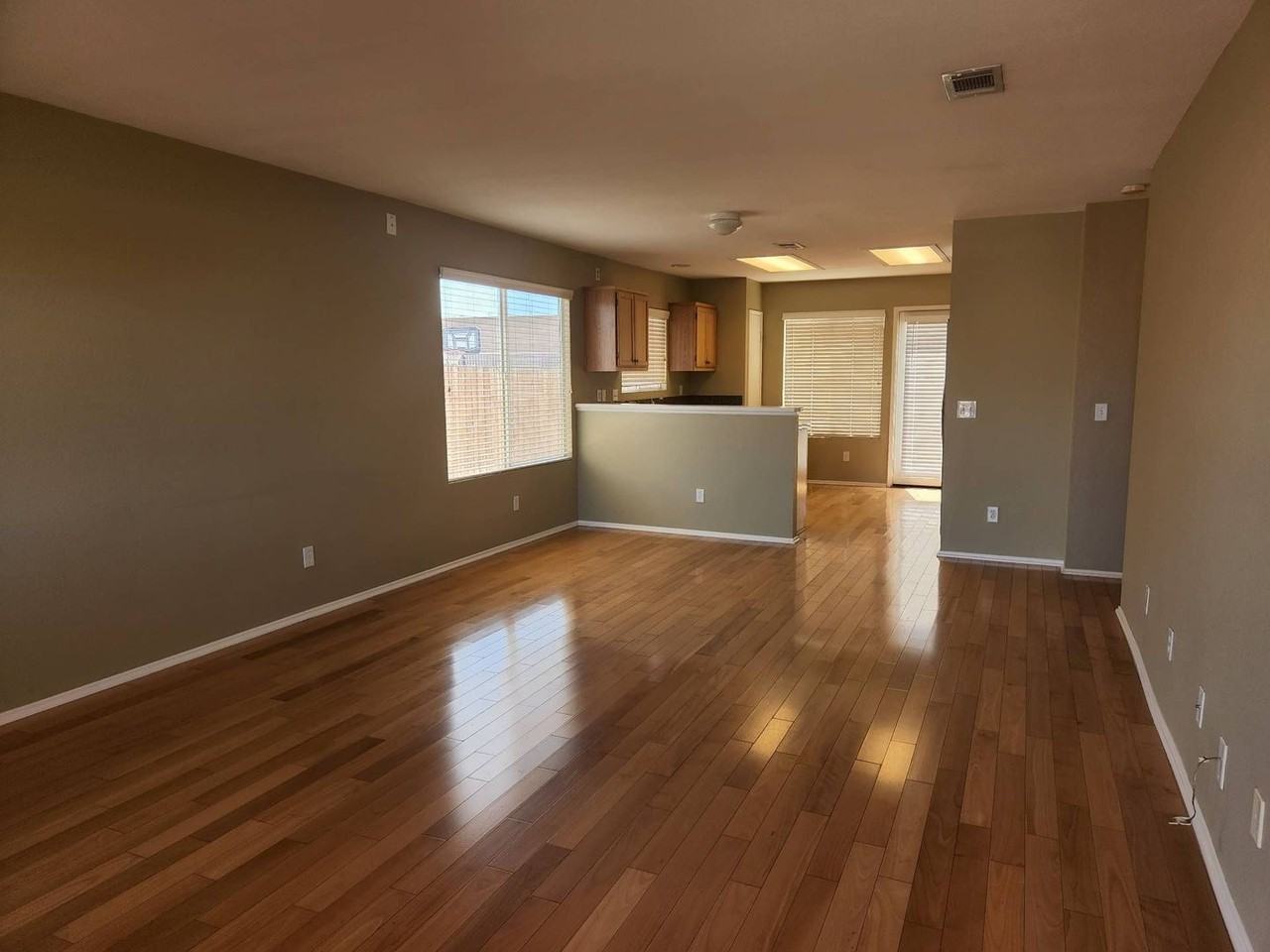5926 Regino Ave - Photo 2 of 12
