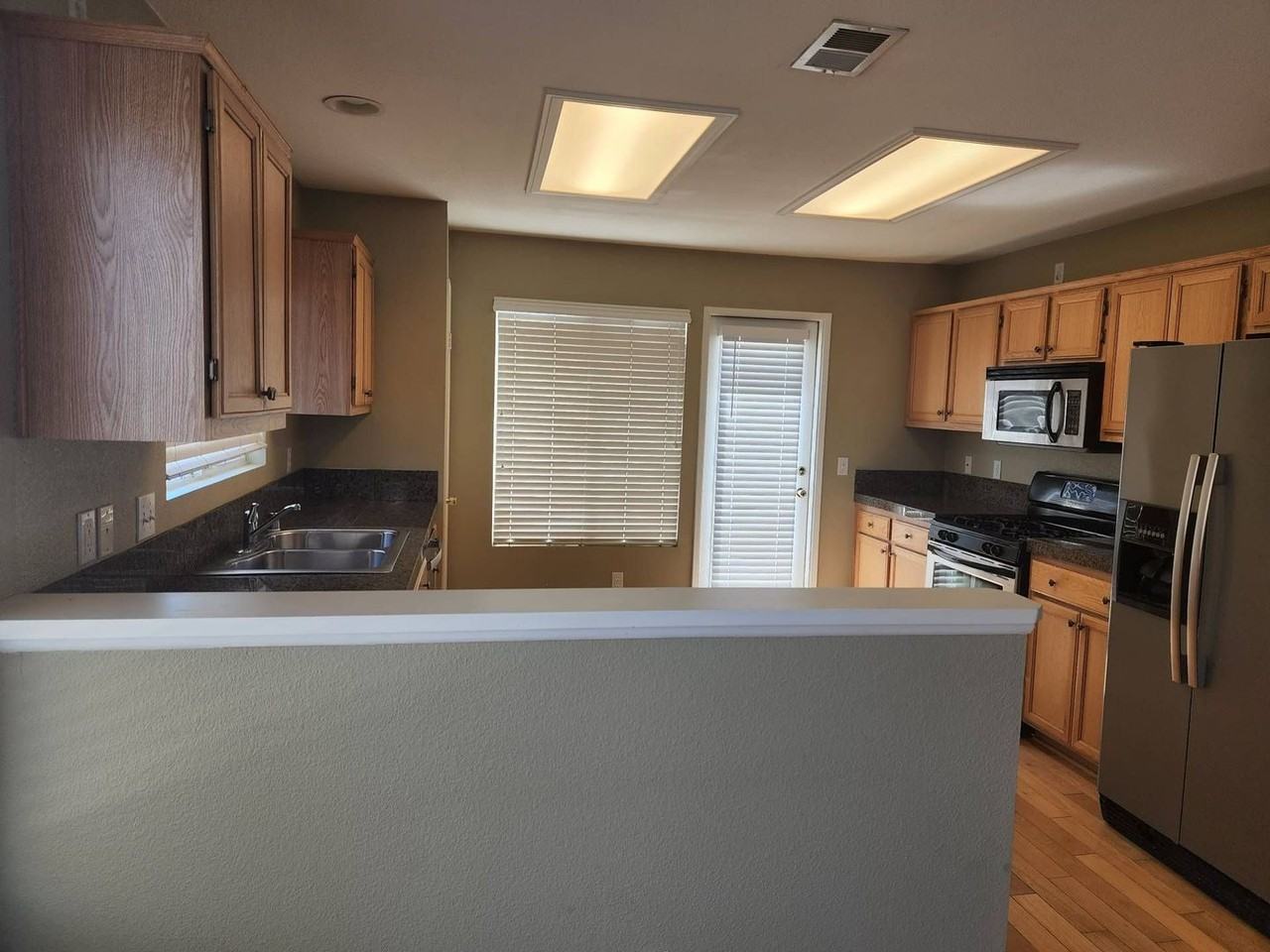 5926 Regino Ave - Photo 3 of 12