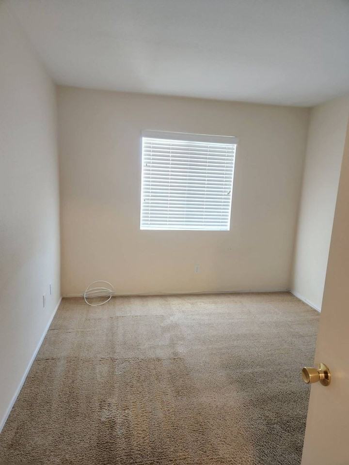 5926 Regino Ave - Photo 7 of 12