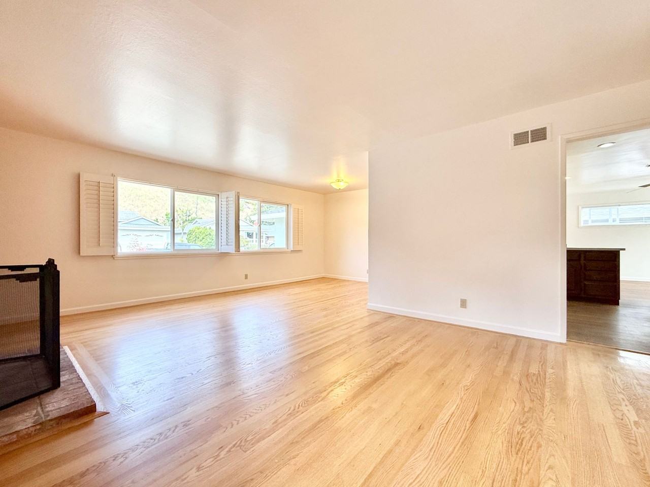 420 Madison Ave - Photo 4 of 37