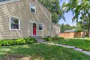 featured image of 9909 Gardiner Ave