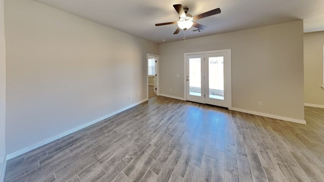 4517 Ne 124th St - Photo 4 of 24