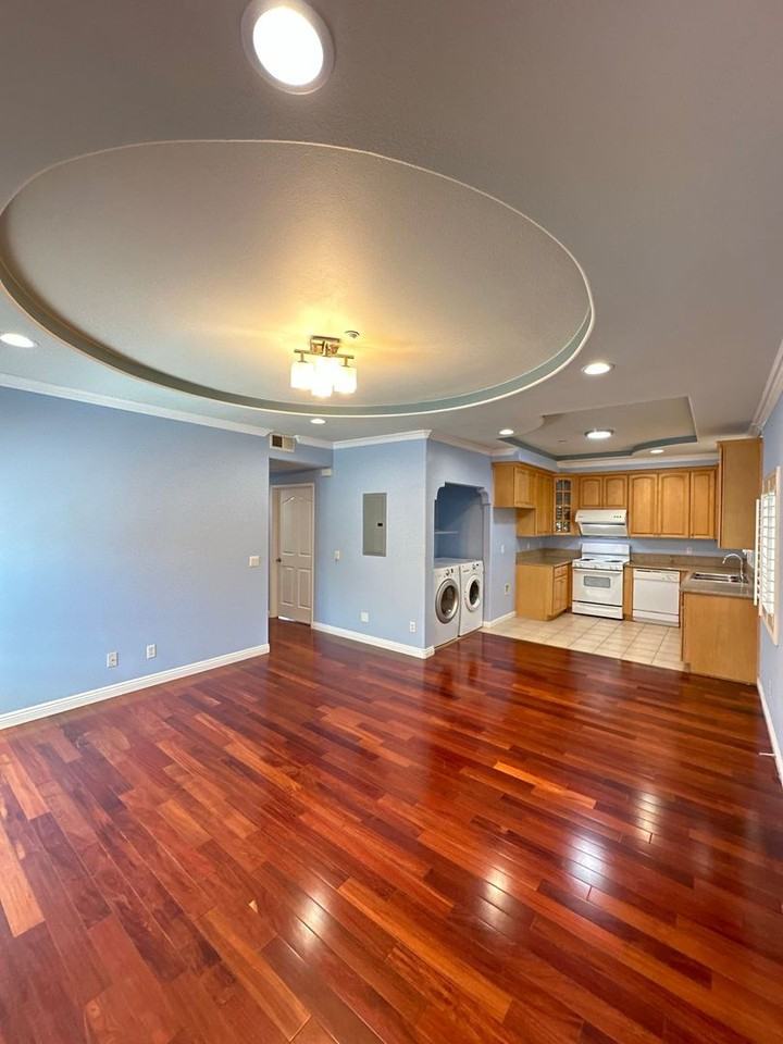120 De Anza St #202