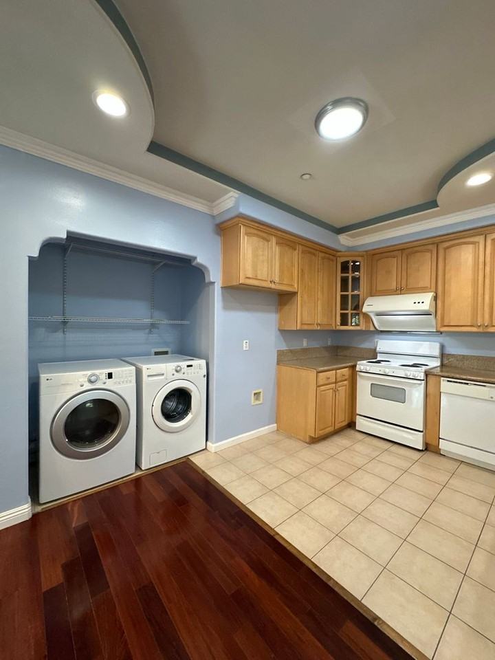 120 De Anza St #202 - Photo 6 of 16