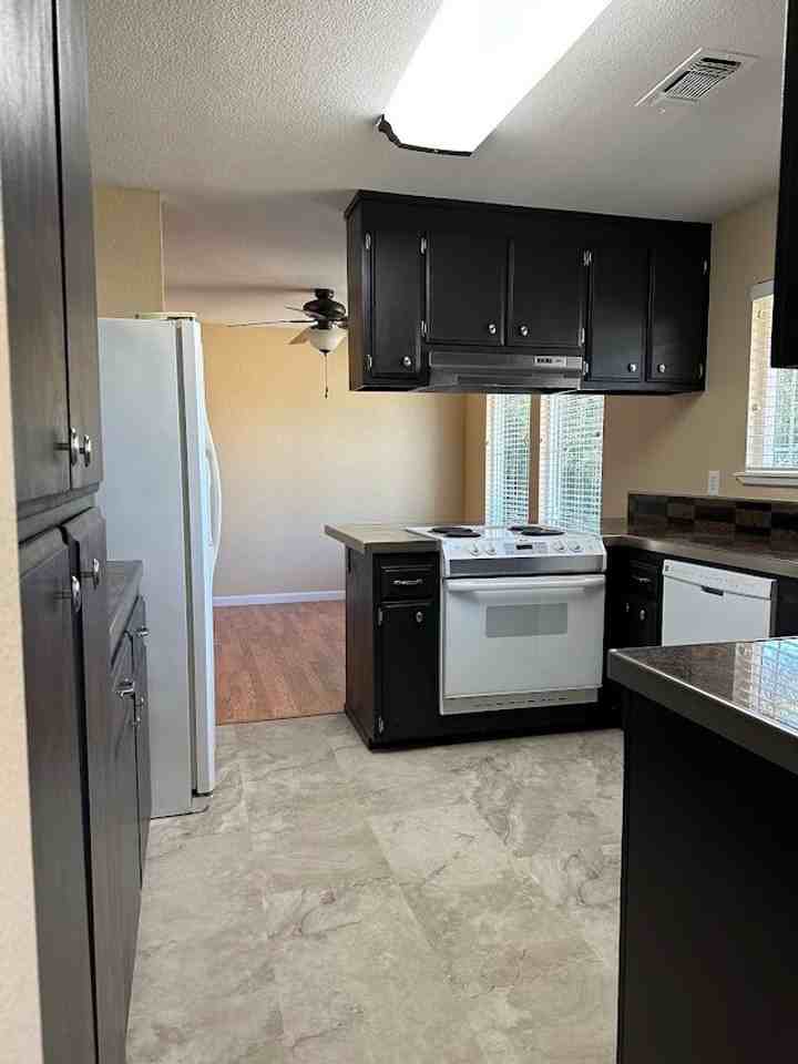 3735 Rhonda Rd - Photo 4 of 20