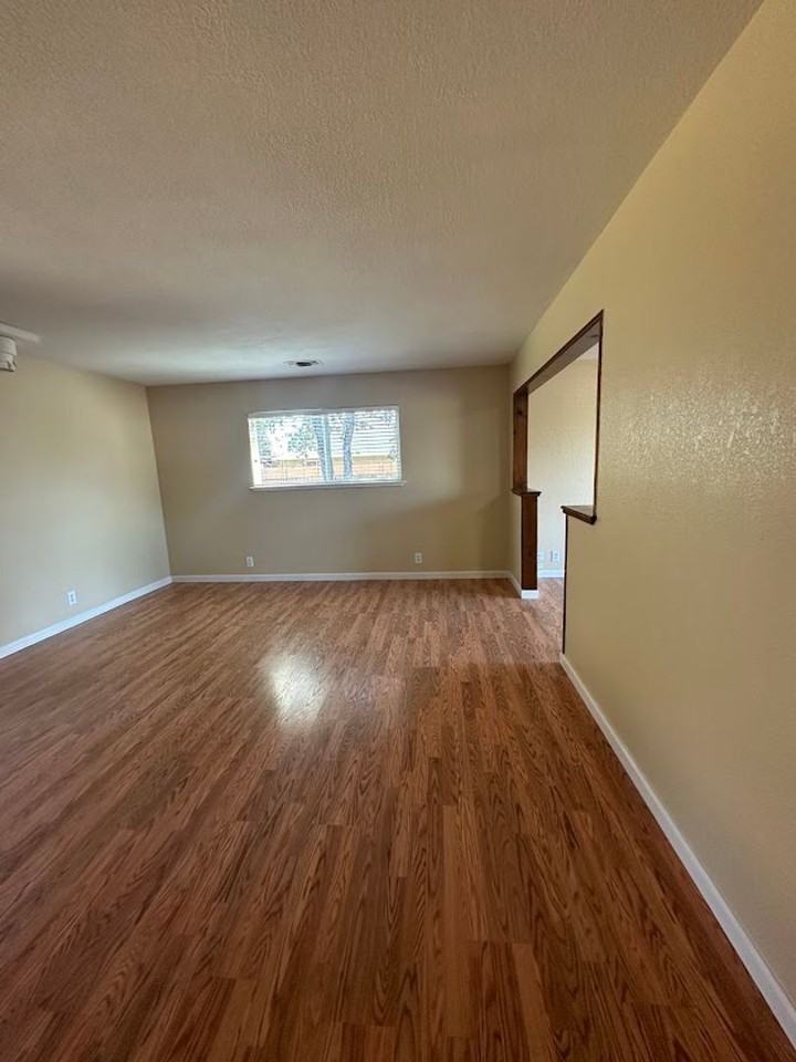 3735 Rhonda Rd - Photo 6 of 20