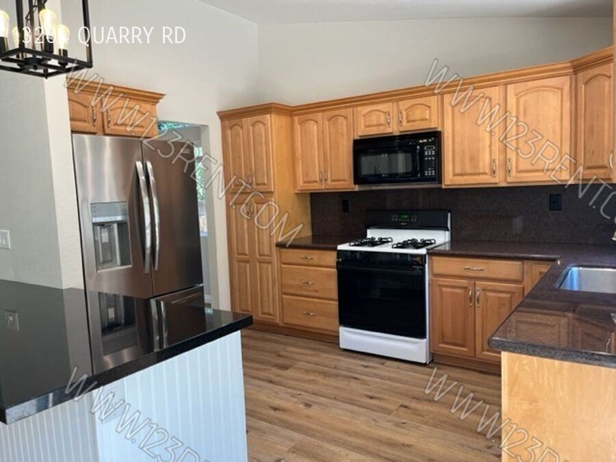 3204 Quarry Rd - Photo 7 of 33