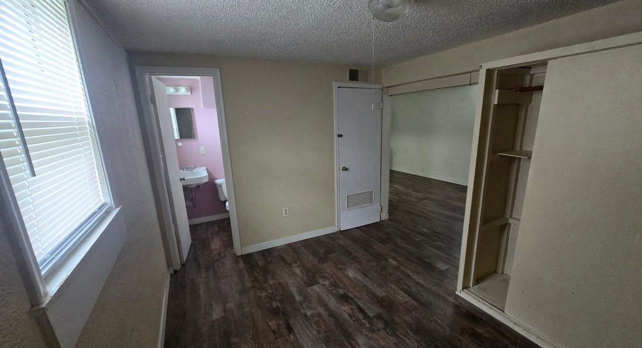 516 Se 6th St - Photo 4 of 7