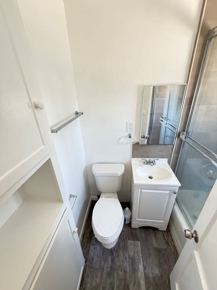 4386 Mcclintock St - Photo 6 of 9