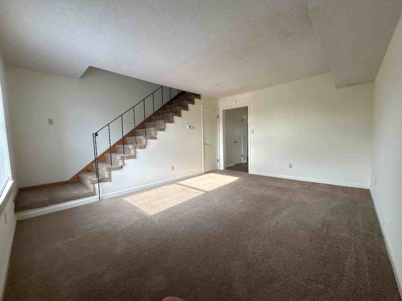 521 Dawson Ln Apt A - Photo 2 of 11