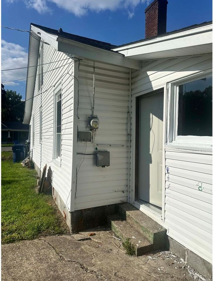 438 Michigan St - Photo 2 of 10