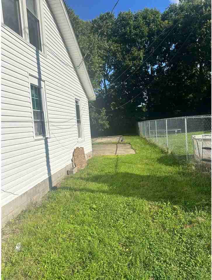 438 Michigan St - Photo 3 of 10