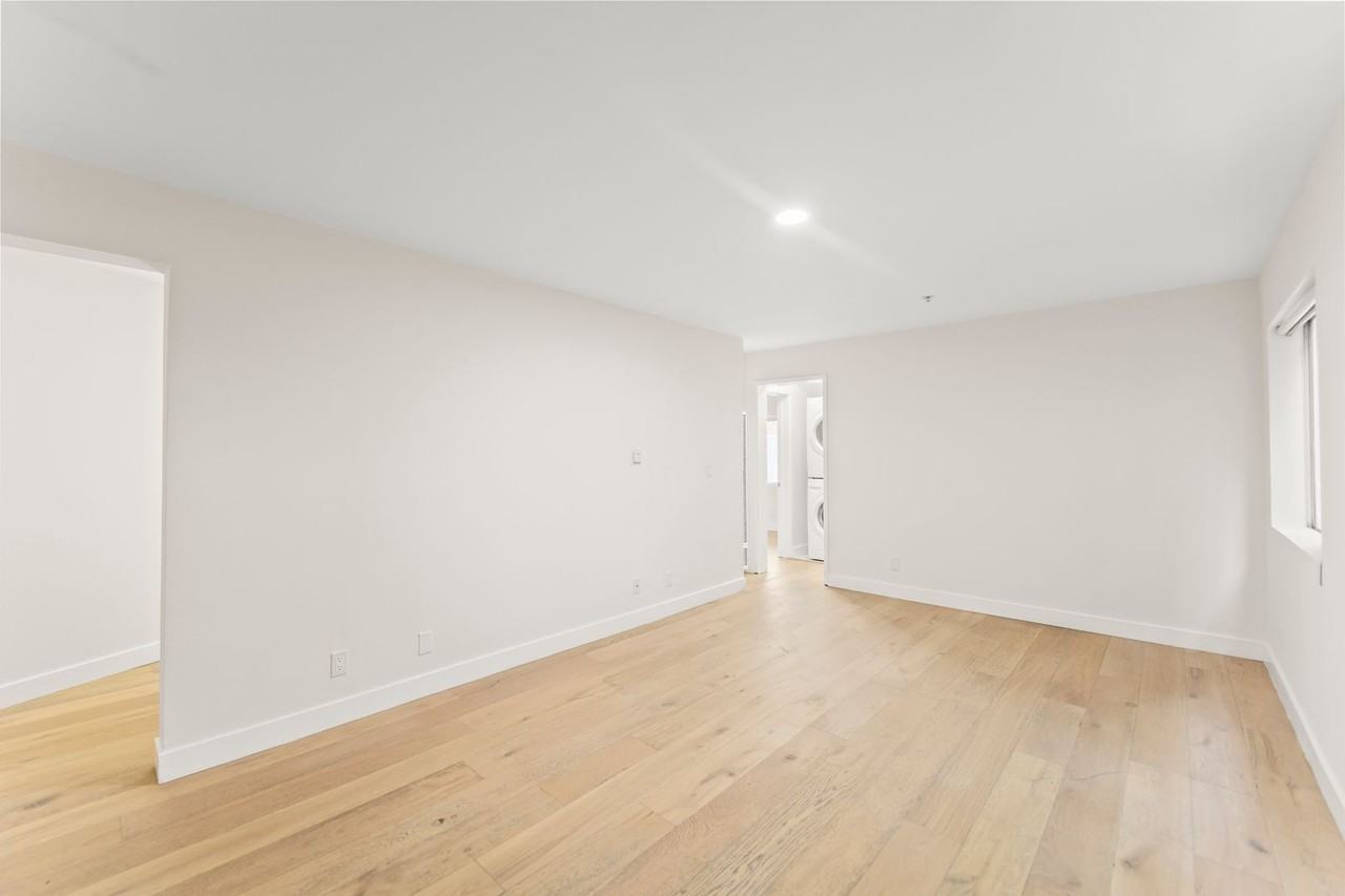 231 E Hyde Park Blvd - Photo 3 of 16