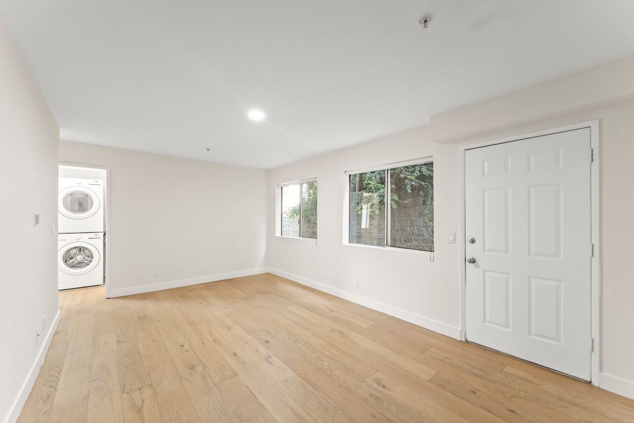 231 E Hyde Park Blvd - Photo 5 of 16