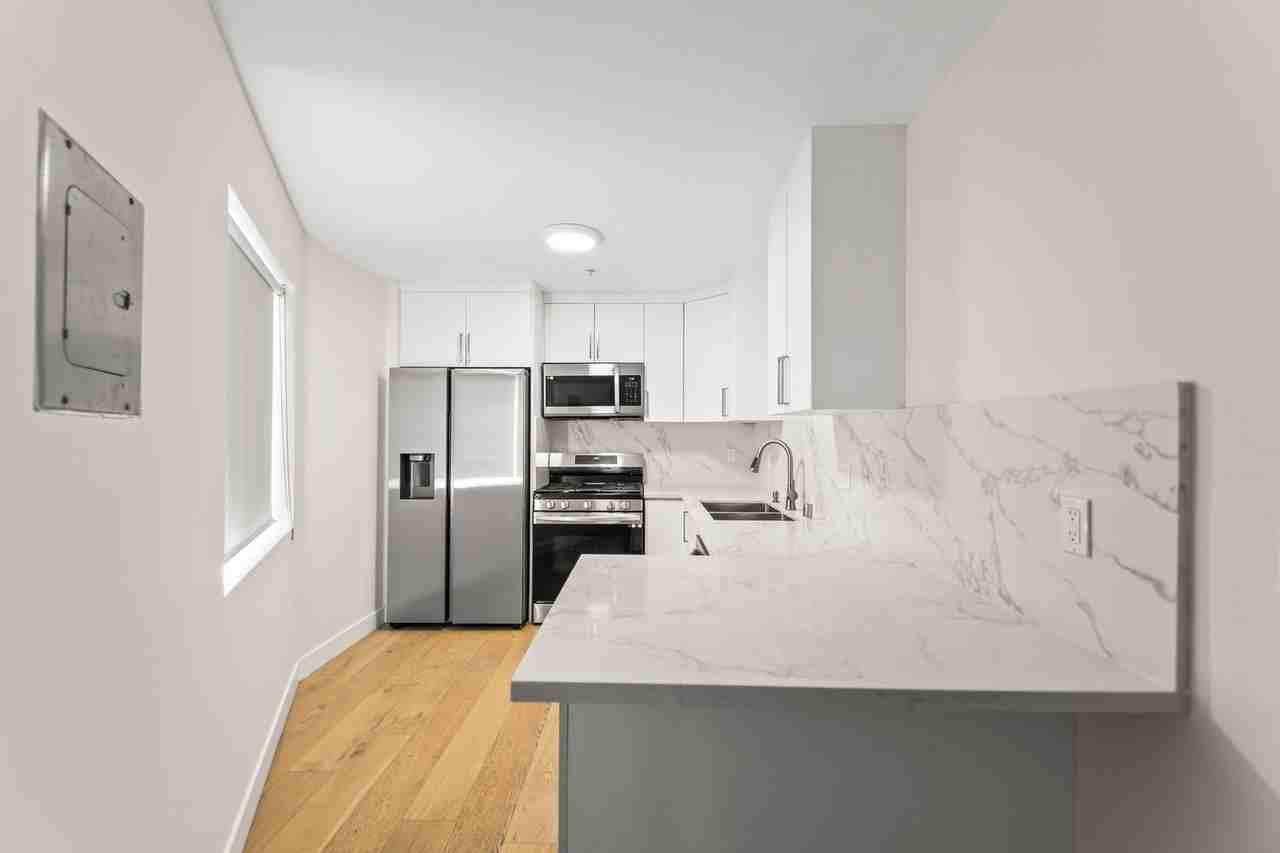 231 E Hyde Park Blvd - Photo 6 of 16