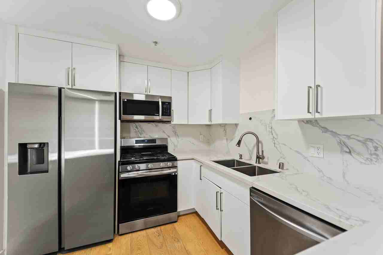 231 E Hyde Park Blvd - Photo 7 of 16