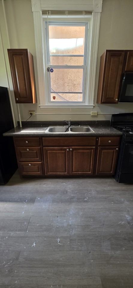 237 N Monroe St - Photo 2 of 13