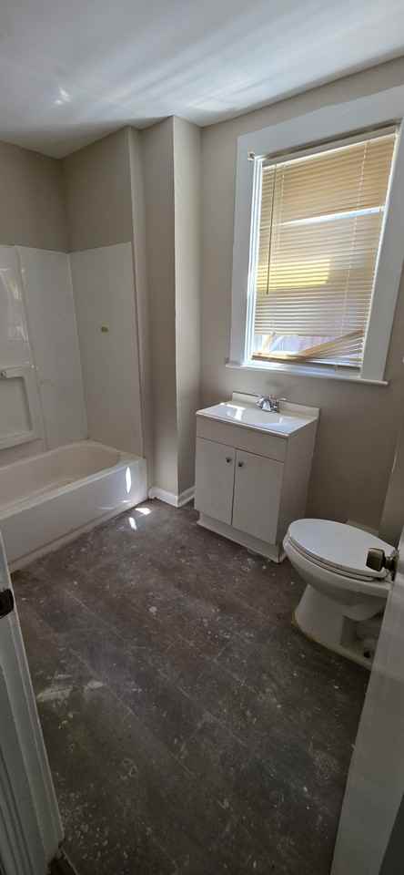 237 N Monroe St - Photo 7 of 13