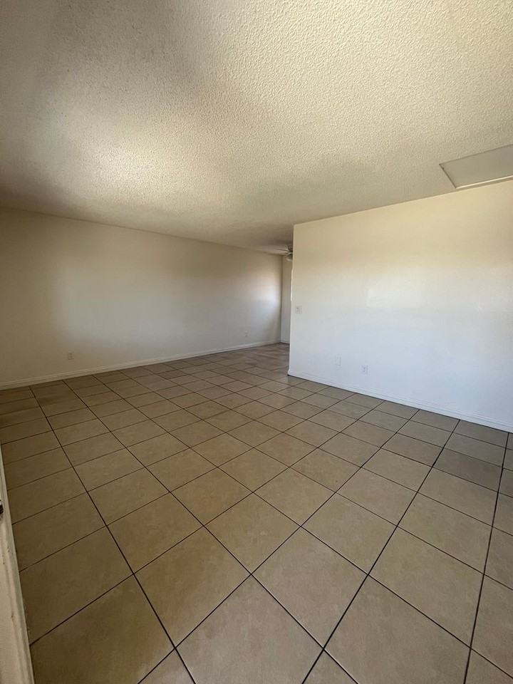 24271 Webster Ave #05 - Photo 6 of 18