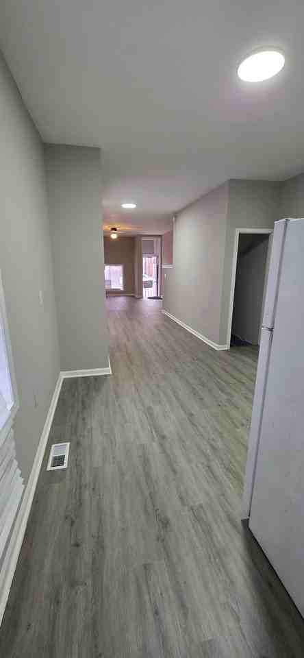 2821 E Madison St - Photo 3 of 12