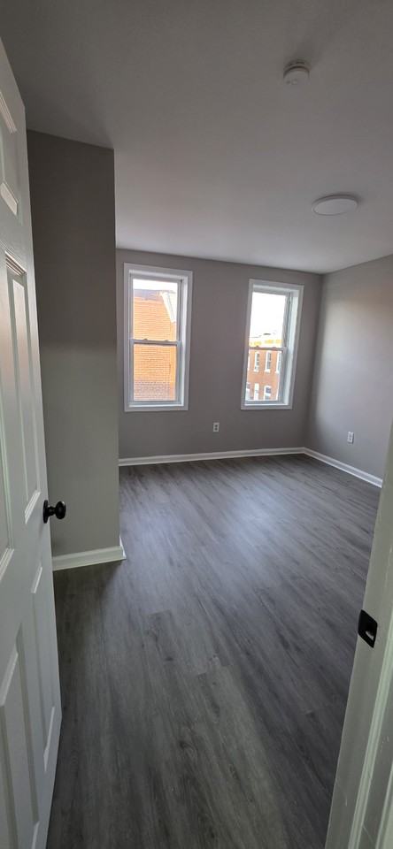 2821 E Madison St - Photo 6 of 12