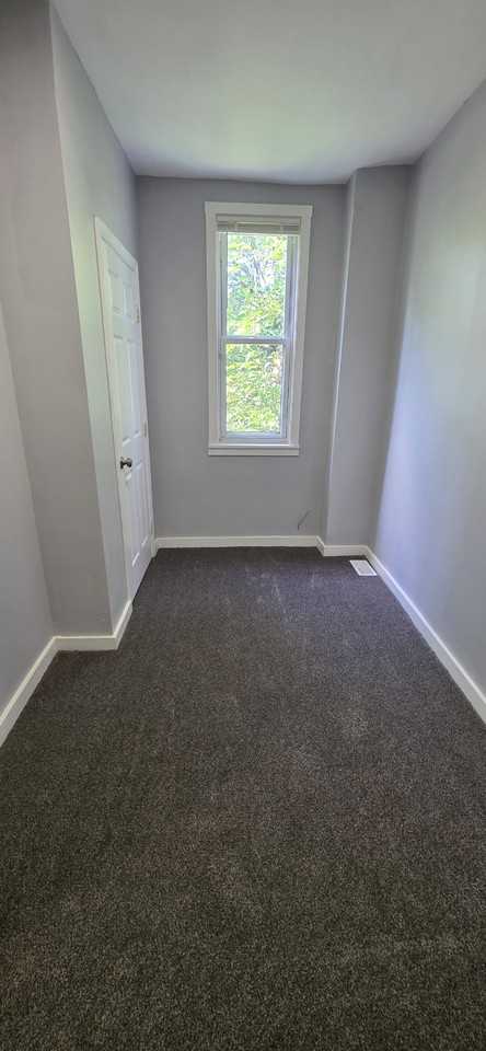 2550 W Pratt St - Photo 7 of 8