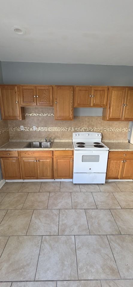 515 N Kenwood Ave - Photo 5 of 11